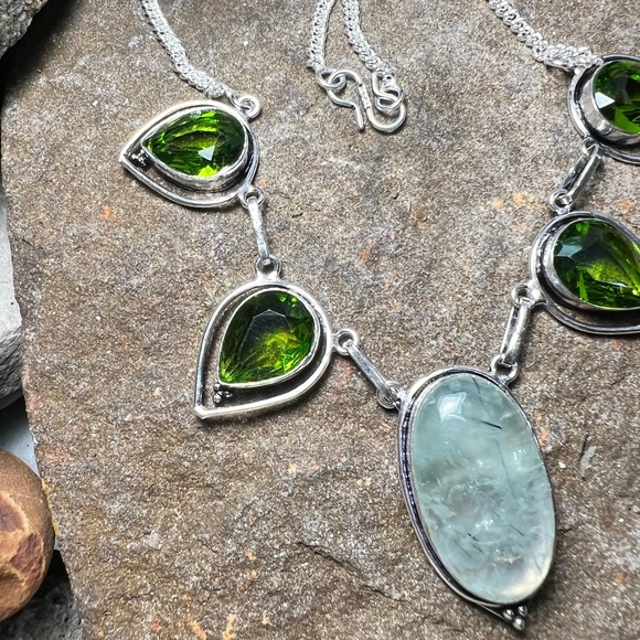 Prehnite & peridot necklace - Picture 4 of 9
